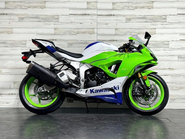 2024 Kawasaki Ninja ZX-6R 40TH ANNIVERSARY - Image 3