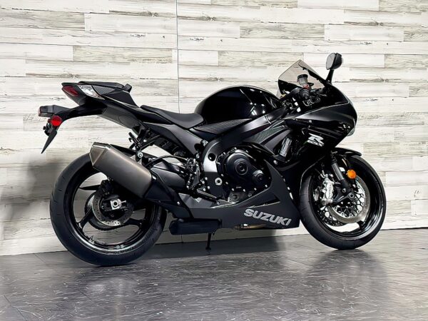 2024 Suzuki GSX-R600 - Image 3