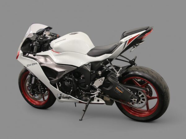 2025 Kawasaki ZX-6R - Image 2