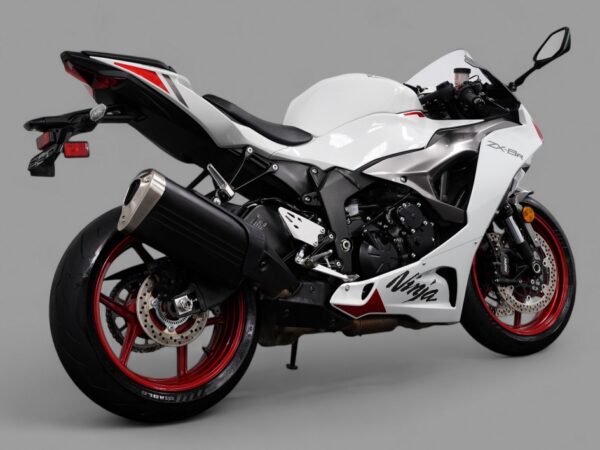 2024 Kawasaki Ninja ZX-6R - Image 3