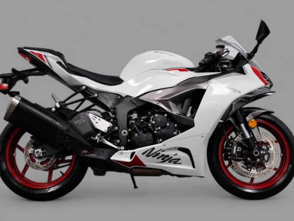 2024 Kawasaki Ninja ZX-6R - Image 4