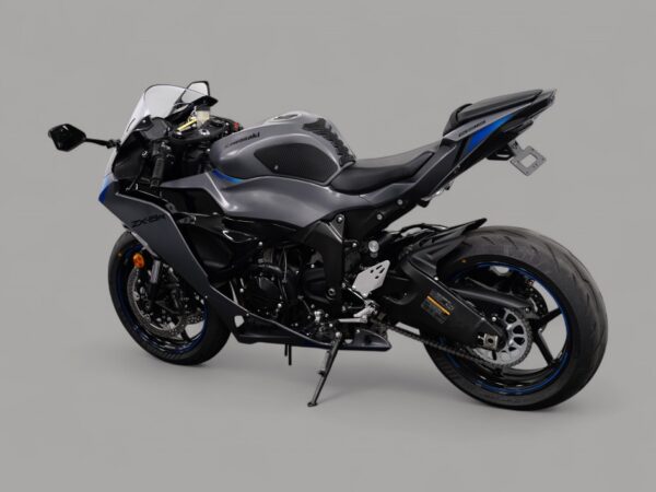 2025 Kawasaki NINJA ZX-6R - Image 2
