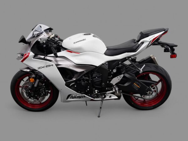 2025 Kawasaki ZX-6R - Image 2