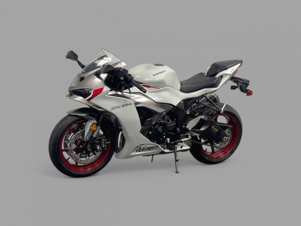 2024 Kawasaki Ninja ZX-6R - Image 2