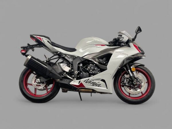 2024 Kawasaki Ninja ZX-6R - Image 4