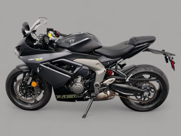 2025 Triumph Daytona 660 - Image 2