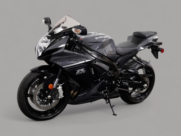 2025 Suzuki GSX-R600 - Image 3