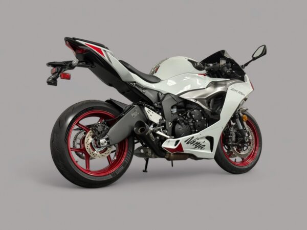 2024 Kawasaki Ninja ZX-6R - Image 3