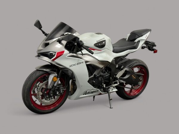 2024 Kawasaki Ninja ZX-6R - Image 2