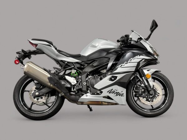 2025 Kawasaki Ninja ZX-4RR - Image 4