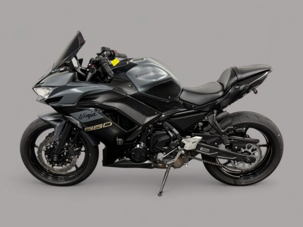 2024 Kawasaki Ninja 650 ABS - Image 3