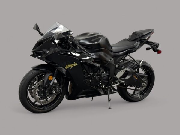 2024 Kawasaki Ninja ZX-6R - Image 3