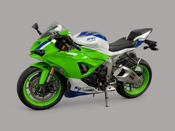 2024 Kawasaki Ninja ZX-6R - Image 2