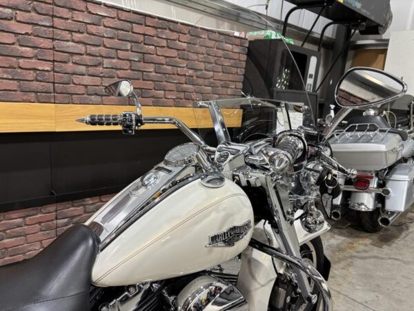 2015 Harley-Davidson® FLHR - Road King® - Image 4